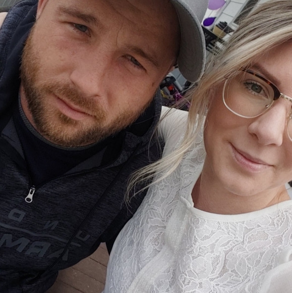 Meet your Posher, Courtney - Picture 3 of 4